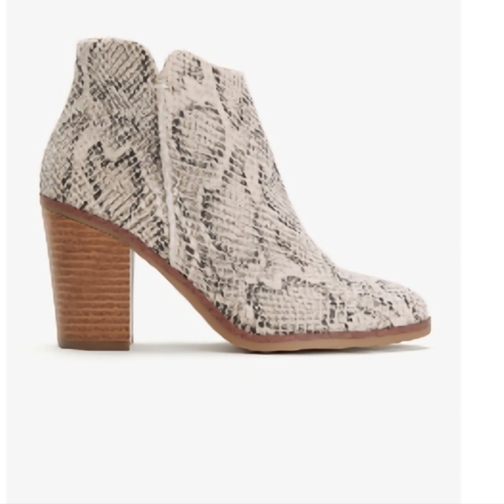 Maurices Cameron Gray, Tan, and Black Faux Snakeskin Print Ankle Boots NWT